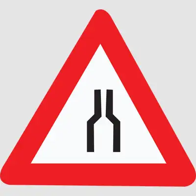 दुवै तिर बाट साँघुरिएको सडक